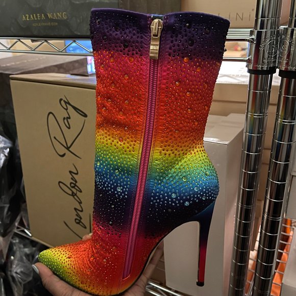 Glamour - Picture 4 of 4